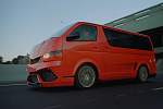 В Сети показали микроавтобус Toyota HiAce с двигателем V12