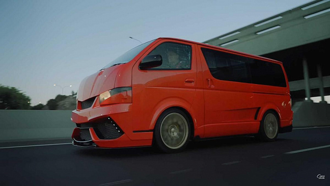 В Сети показали микроавтобус Toyota HiAce с двигателем V12