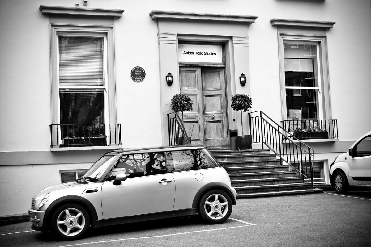 Что случится с мужчиной, если он будет постоянно ездить на "женской" машине? 