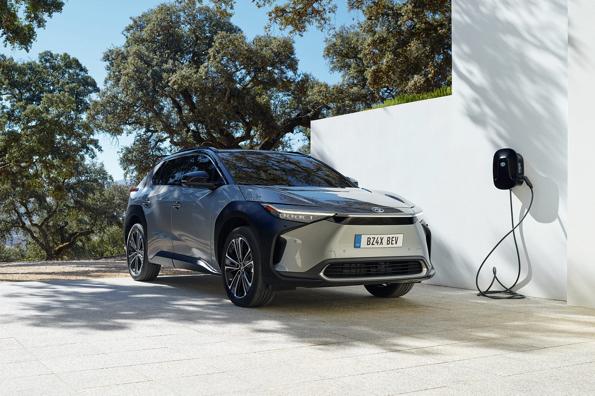 Электрокар Toyota bZ4X 2022 года с автономностью на 450 км прибывает в Европу