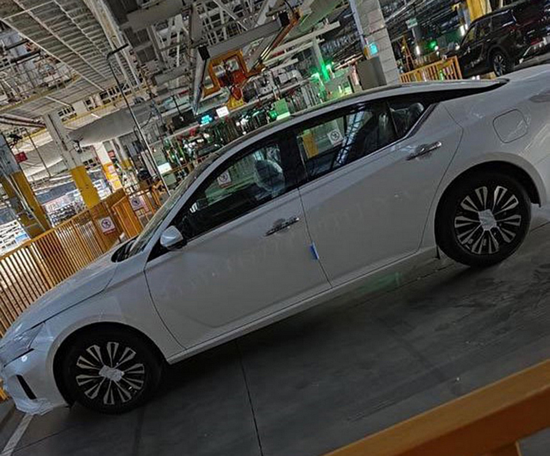 Обновленный Nissan Altima 2023 года запечатлели на заводе в Китае до премьеры