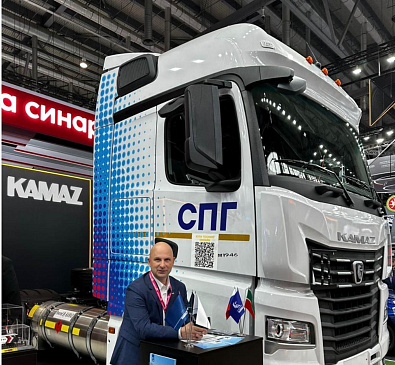 Представлен тягач КАМАЗ-54901 с газовым двигателем. Авто сняли на фото 