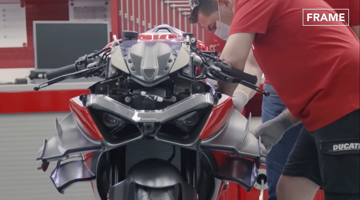 Опубликовали видео процесса производства мотоциклов Ducati на заводе в Италии
