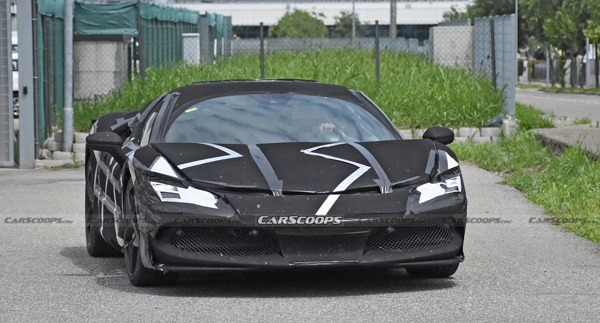 Гибридный спорткар Ferrari V6 вышел на тесты в новом камуфляже