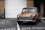 Битломанам предложат купить Mini, полностью покрытый британскими пенни