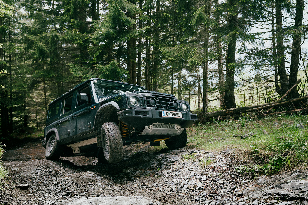 Рассекречена даты выхода внедорожника Ineos Grenadier в стиле Land Rover Defender 