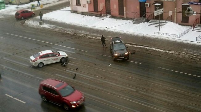 В Петербурге утром зафиксировано несколько аварий