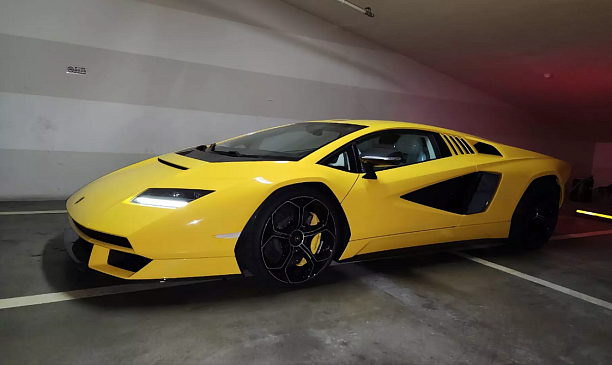 В продаже появился новый суперкар Lamborghini Countach почти за 4 миллиона долларов