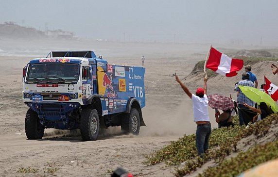На шестом этапе «Дакара» экипаж Николаева наткнулся на дюну