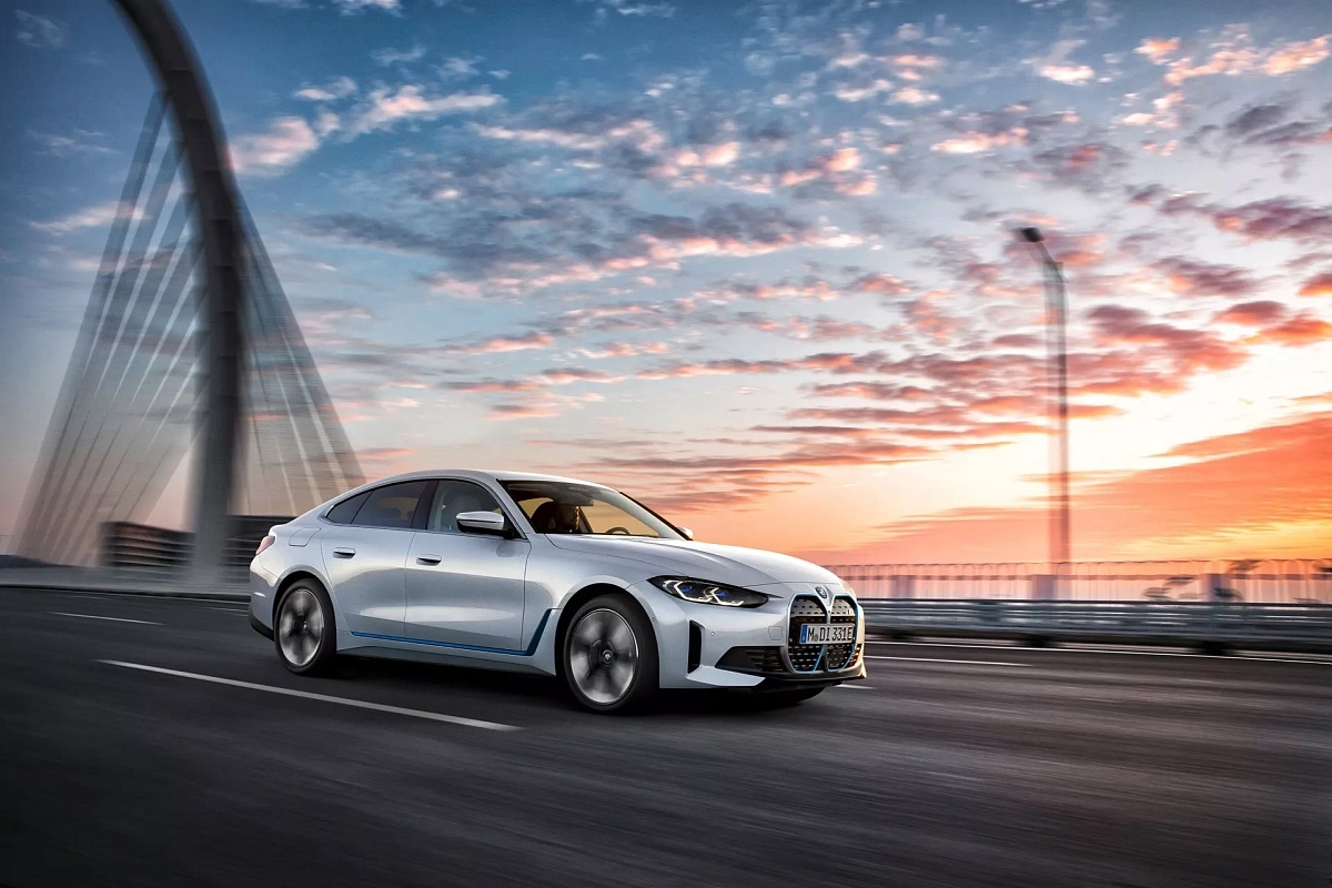Компания BMW расширила модельный ряд 2024 года новыми моделями i4 и 7-Series и выпустила iDrive 8.5