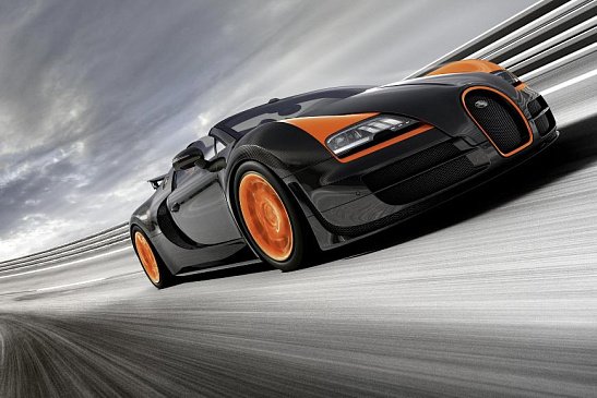 Гиперкар Bugatti Veyron Vitesse WRC в действии