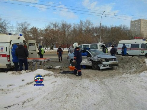Три автомобиля попали в аварию в Новосибирске 