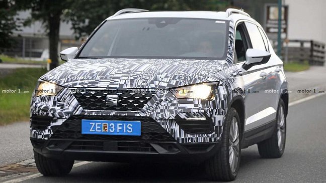 Журналистам впервые попался обновленный кроссовер SEAT Ateca 