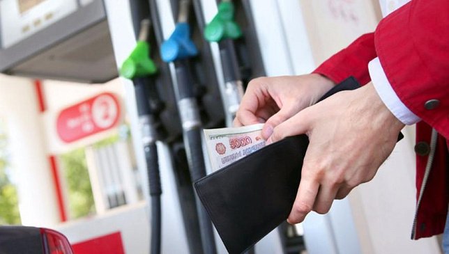 Росстат сообщил об очередном росте цен на бензин