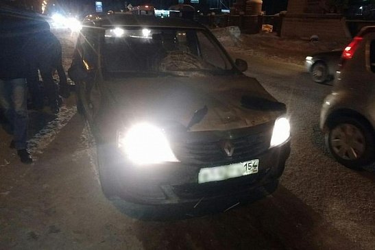 В Новосибирске таксист сбил пешехода и протащил несколько метров
