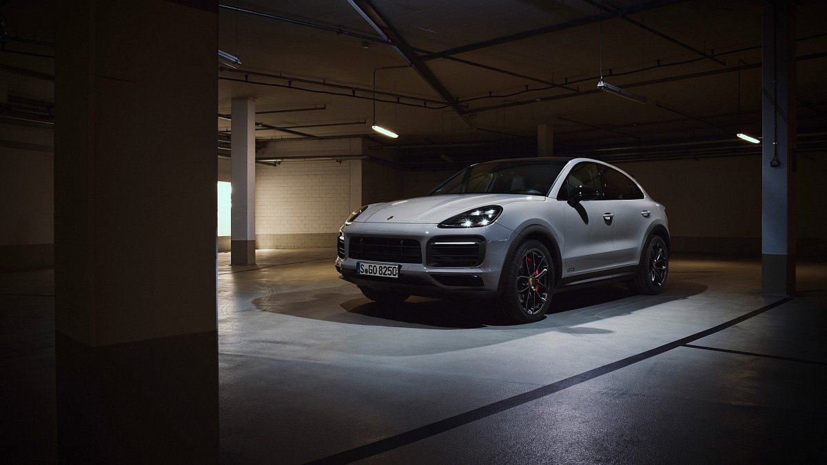 Компания Porsche представила обновленный Cayenne GTS	