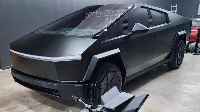 Tesla представила матово-черный Cybertruck на Art Basel Miami
