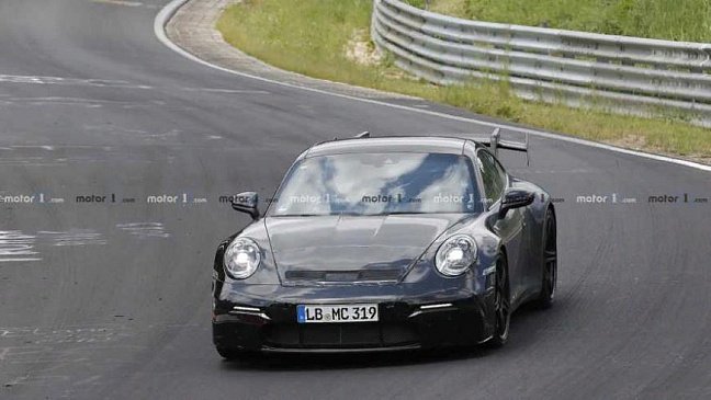 Прототип нового Porsche 911 GT3 пойман на испытаниях с огромным задним крылом