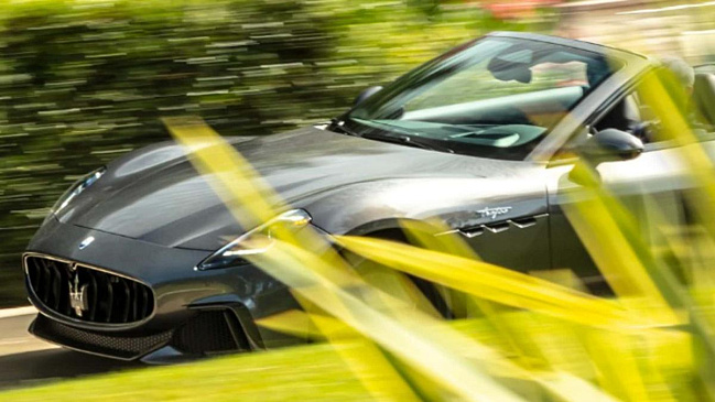 Maserati GranCabrio нового поколения заметили без камуфляжа