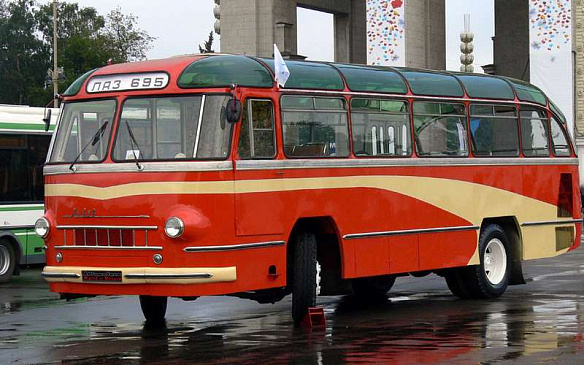 В Сети вспомнили автобус ЛАЗ-695, который стал символом советской эпохи