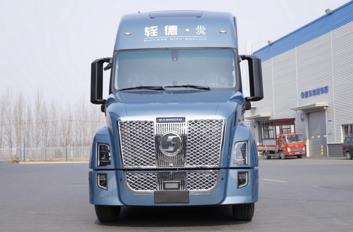 Китайские грузовики Shacman с огромным спальником официально представлены в России