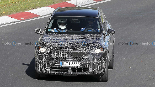 Новый кроссовер BMW X3 2023 года проезжает по Нюрбургрингу на новых шпионских фотографиях