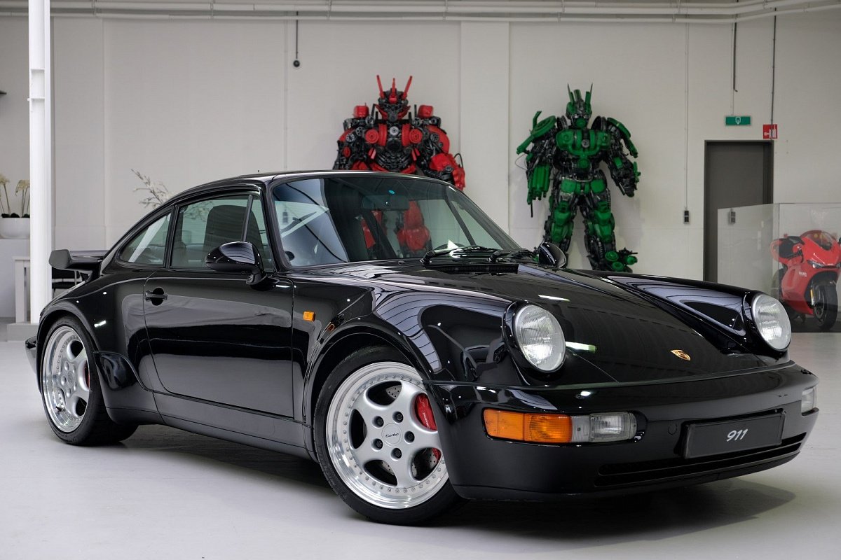 Продается Porsche 911 1993 года выпуска в хорошем состоянии