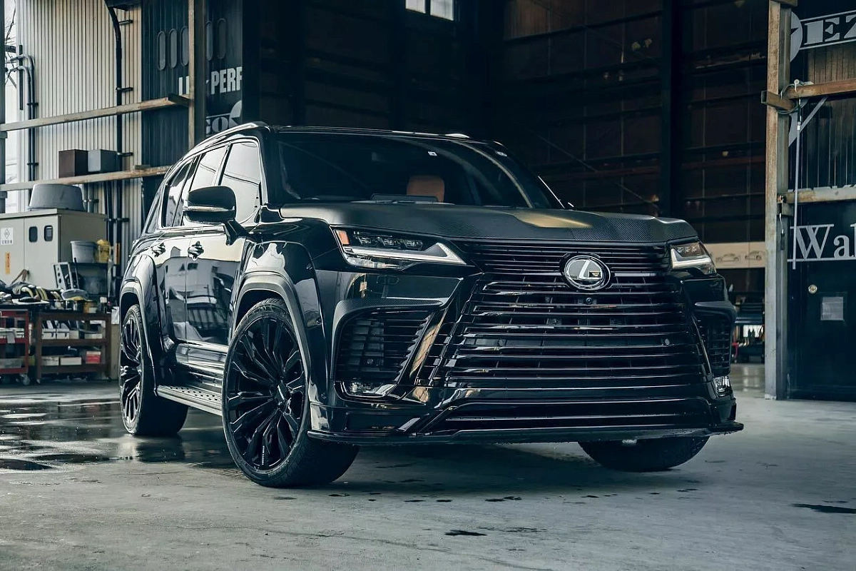 Тюнинг-ателье Liberty Walk представит новый Lexus LX 600 на Токийском автосалоне в январе 2023 года