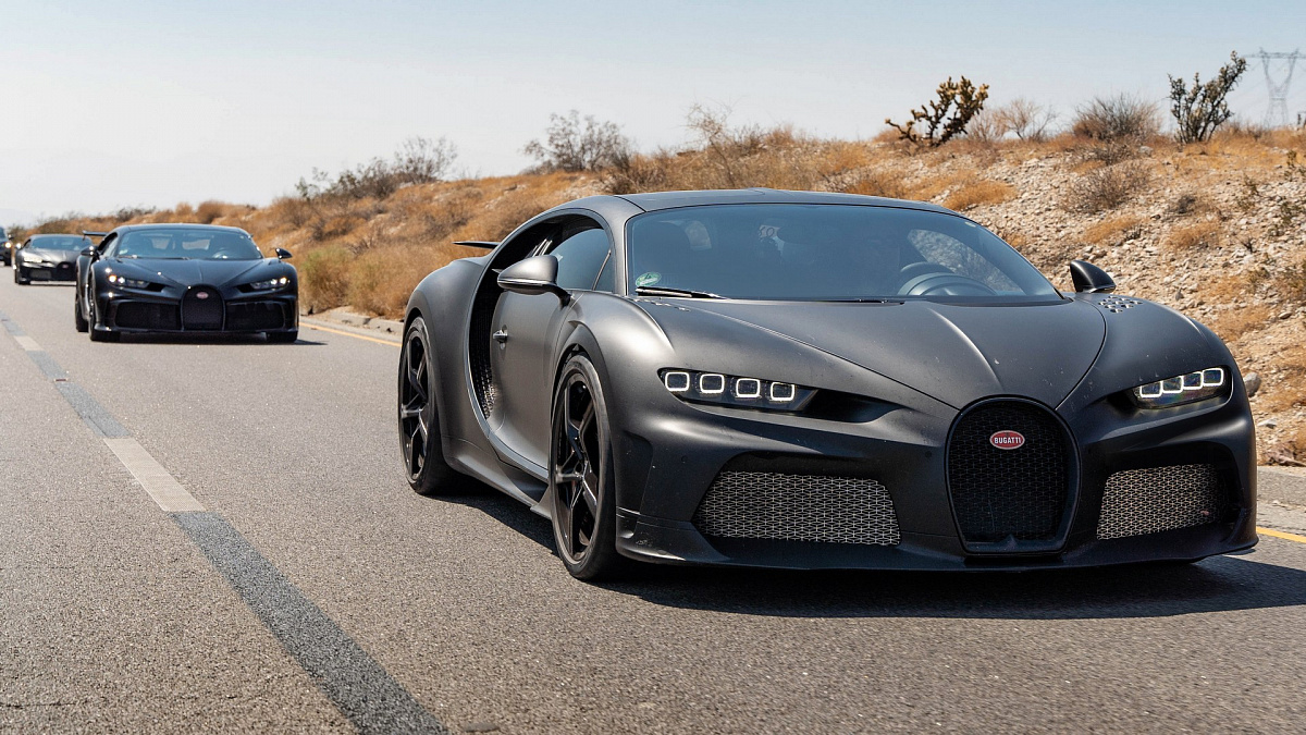 Bugatti за 662 миллиона рублей испытали 45-градусной жарой в пустыне