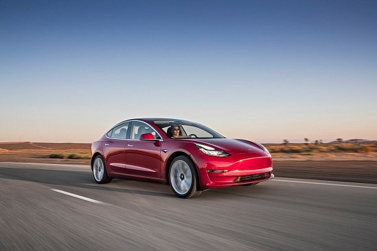 Tesla начала поставки китайских электрокаров Model 3