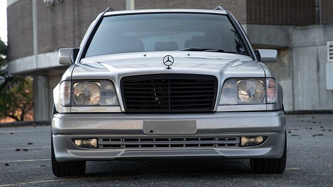 В продаже появился Mercedes-Benz 300TE из прошлого века с обвесом в стиле AMG