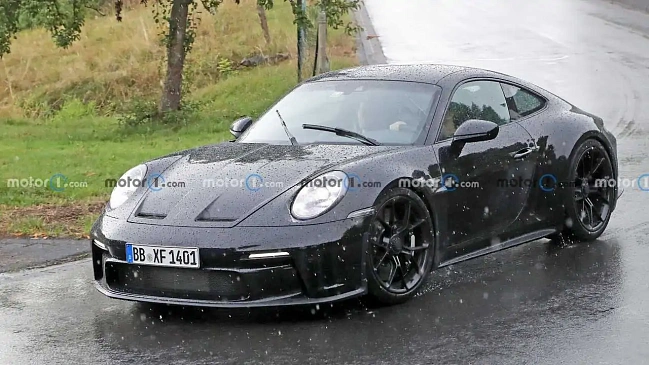 Компания Porsche представит новый Porsche 911 ST 8 июня 2023 года