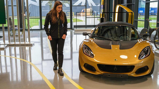 Последний экземпляр спорткара Lotus Elise передан Элизе Артиоли, в честь которой он и был назван