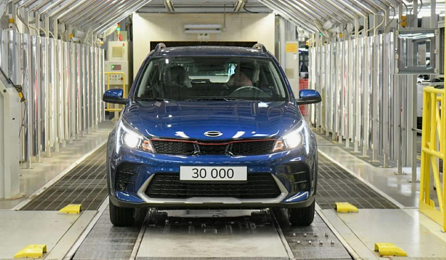 Около экс-завода GM в России заметили новые Kia и Chery