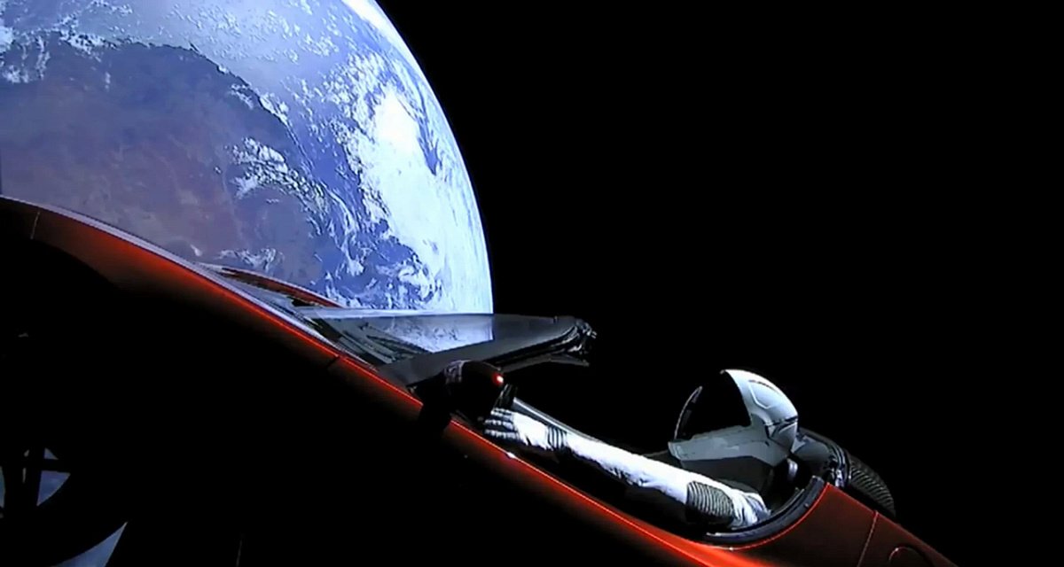 Tesla Roadster, запущенная в космос за пределы Земли, сделала полный оборот вокруг Солнца