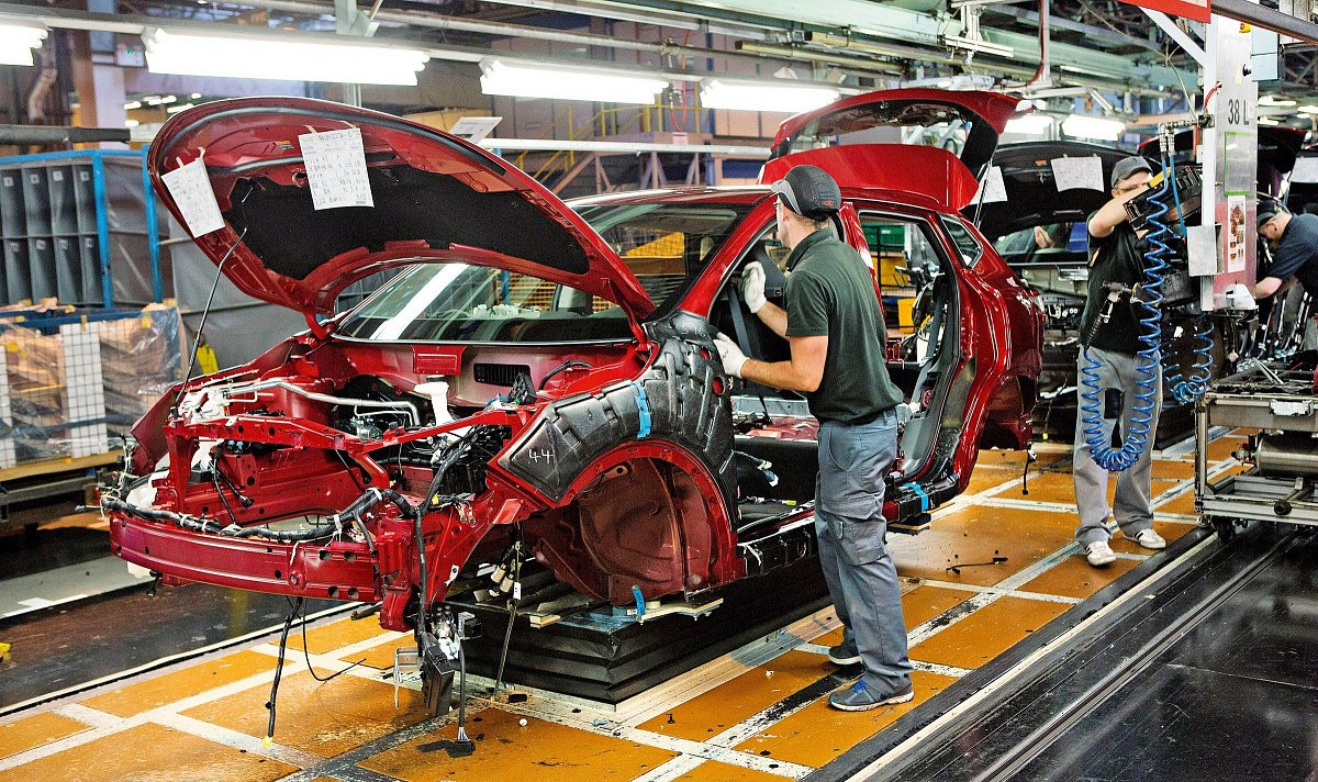 Петербургский завод Nissan начнет выпуск машин с автопилотом