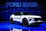 Ford Evos стал универсальным внедорожником со сверхшироким экраном