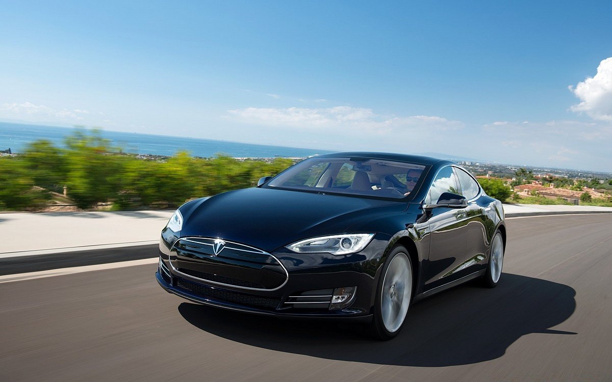 Tesla не дотянула до поставки 500 000 электромобилей в 2020 году