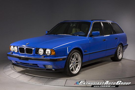 В продаже появился редкий универсал BMW M5 1994 года выпуска