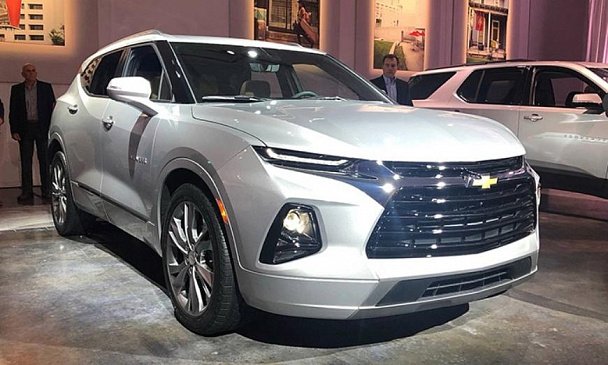 Большой кроссовер Chevrolet Blazer показали на новых фото перед дебютом