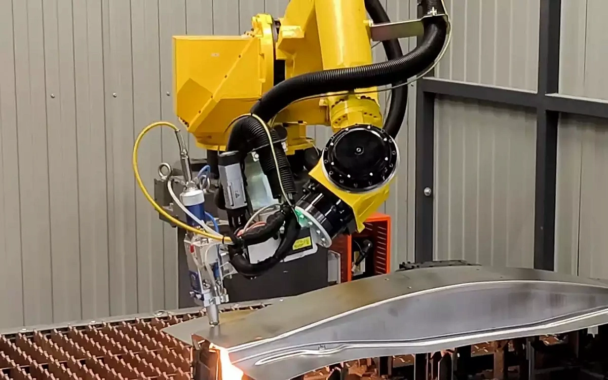 УАЗ: Внедрение лазерных технологий и крепкий тыл для "Хантера"