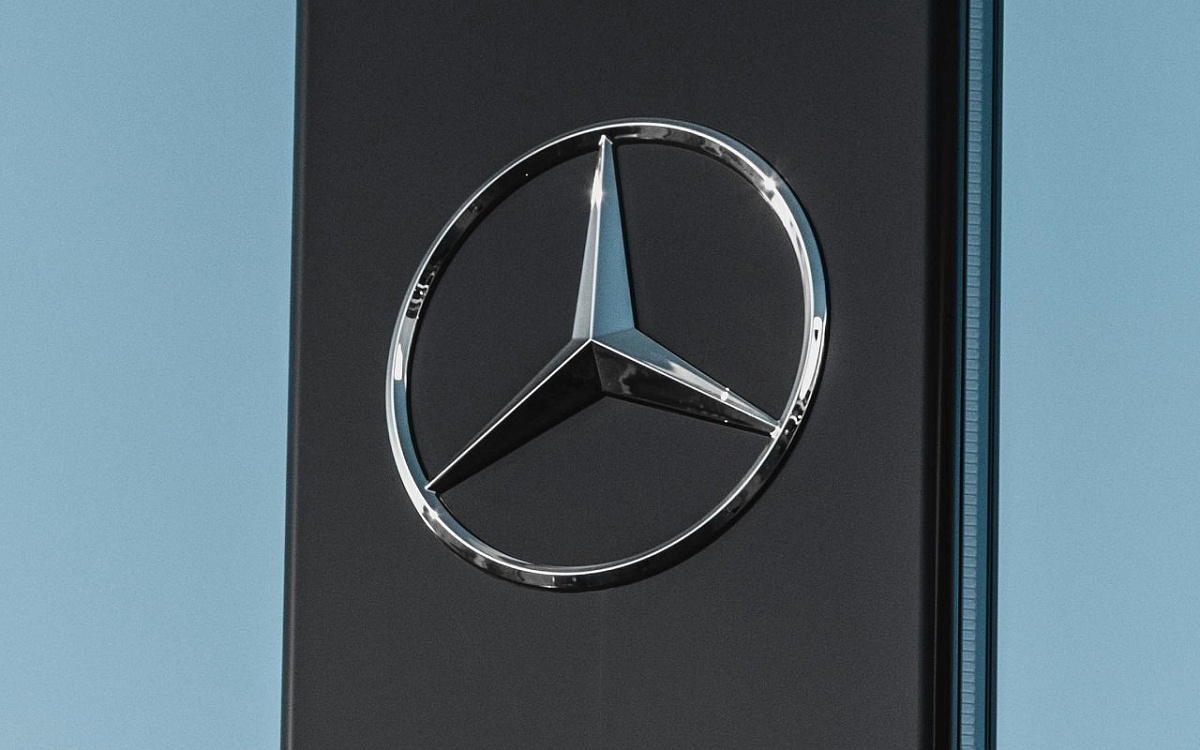 Mercedes стучится обратно в Россию: компания зарегистрировала 2 бренда в Роспатенте