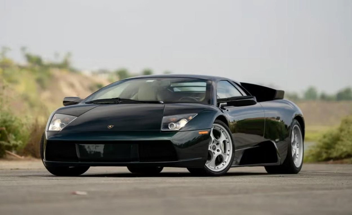 На аукционе продается настоящая "капсула времени" - итальянский Lamborghini Murcielago 2004 года На аукционе продается настоящая "капсула времени" - итальянский Lamborghini Murcielago 2004 года