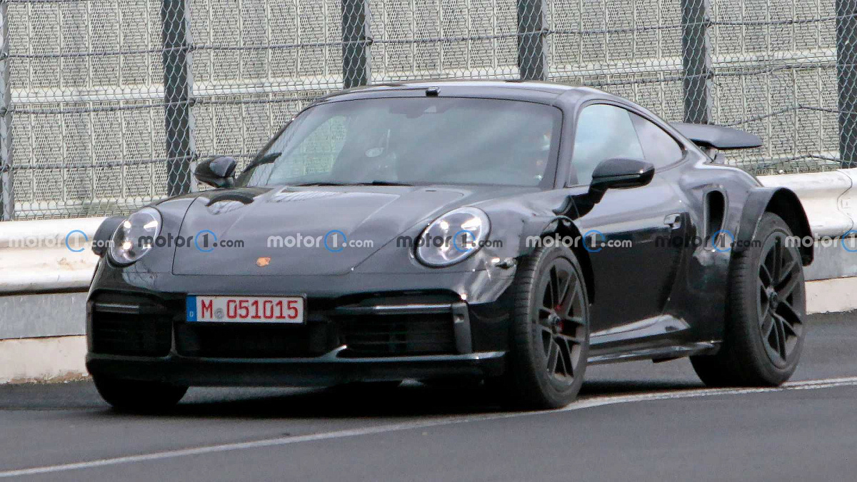 Неизвестный прототип на базе Porsche 911 Turbo удивляет на трассе Нюрбургринг