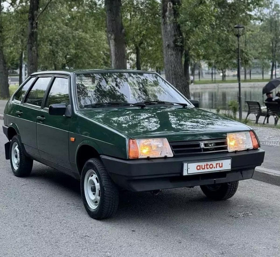 На продажу выставили 25-летний ВАЗ-2109, который стоял в гараже