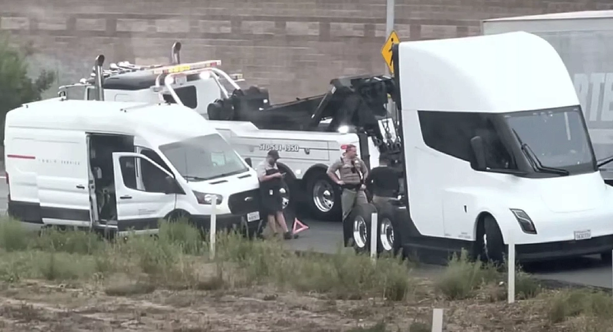 Полупрототип электрического грузовика Tesla Semi сломался всего за шесть недель до начала поставок