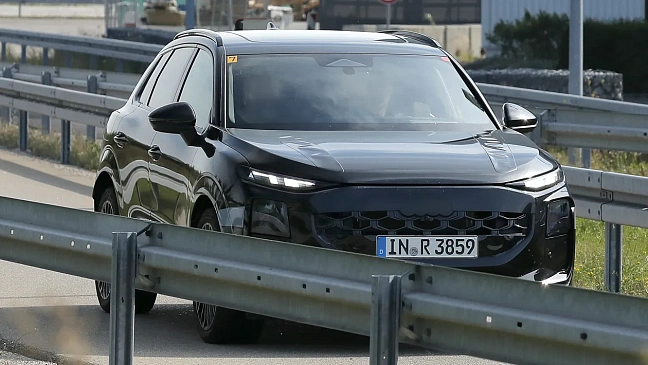 Вот так выглядит новая версия кроссовера Audi Q3 