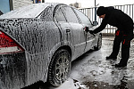 Автоэксперт Максим Сачков развенчал миф о вреде мойки автомобиля зимой 