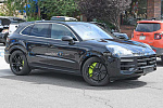 В Сети появились фото Porsche Cayenne Turbo S E-Hybrid 2023 года