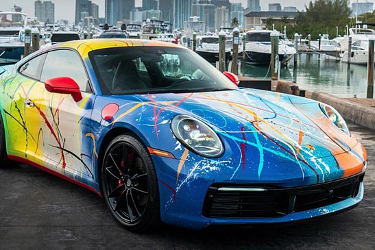 Известный художник представил очень необычную версию Porsche 911 